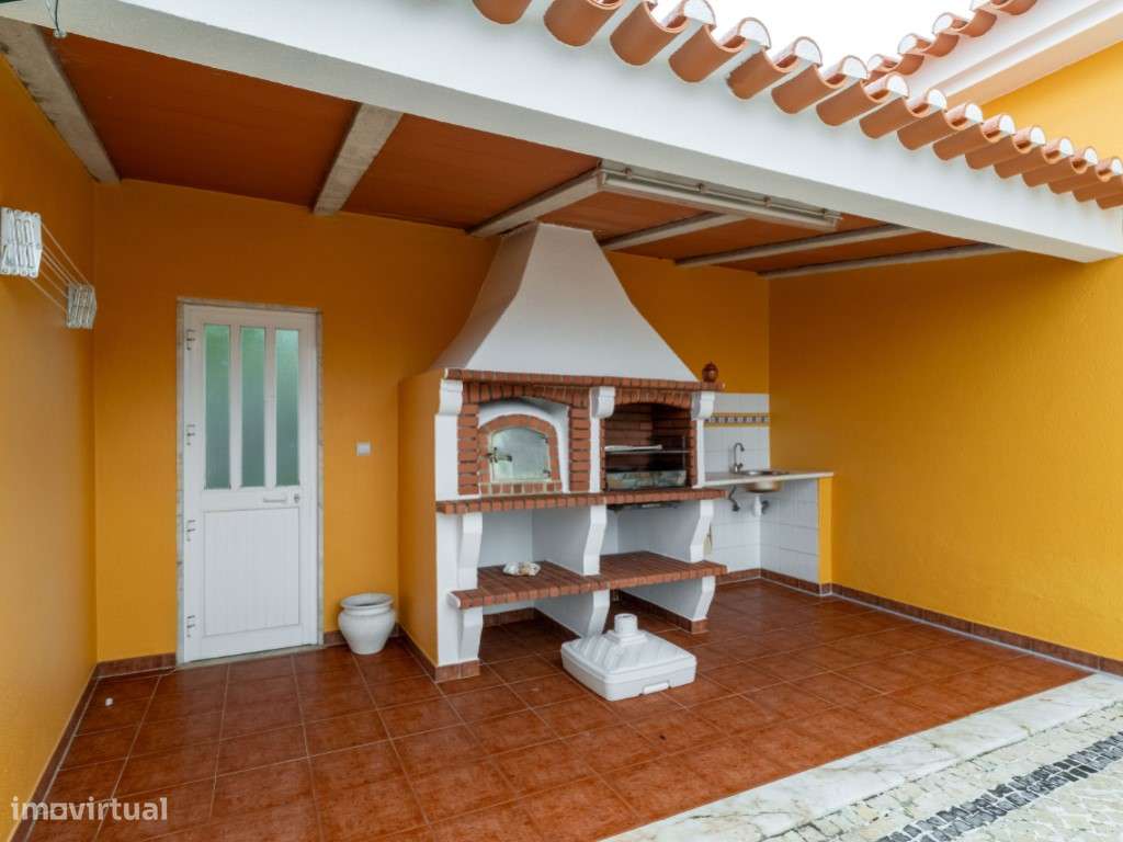 Moradia T4+1 localizada no bairro do 'Casal Novo'. - Grande imagem: 4/39