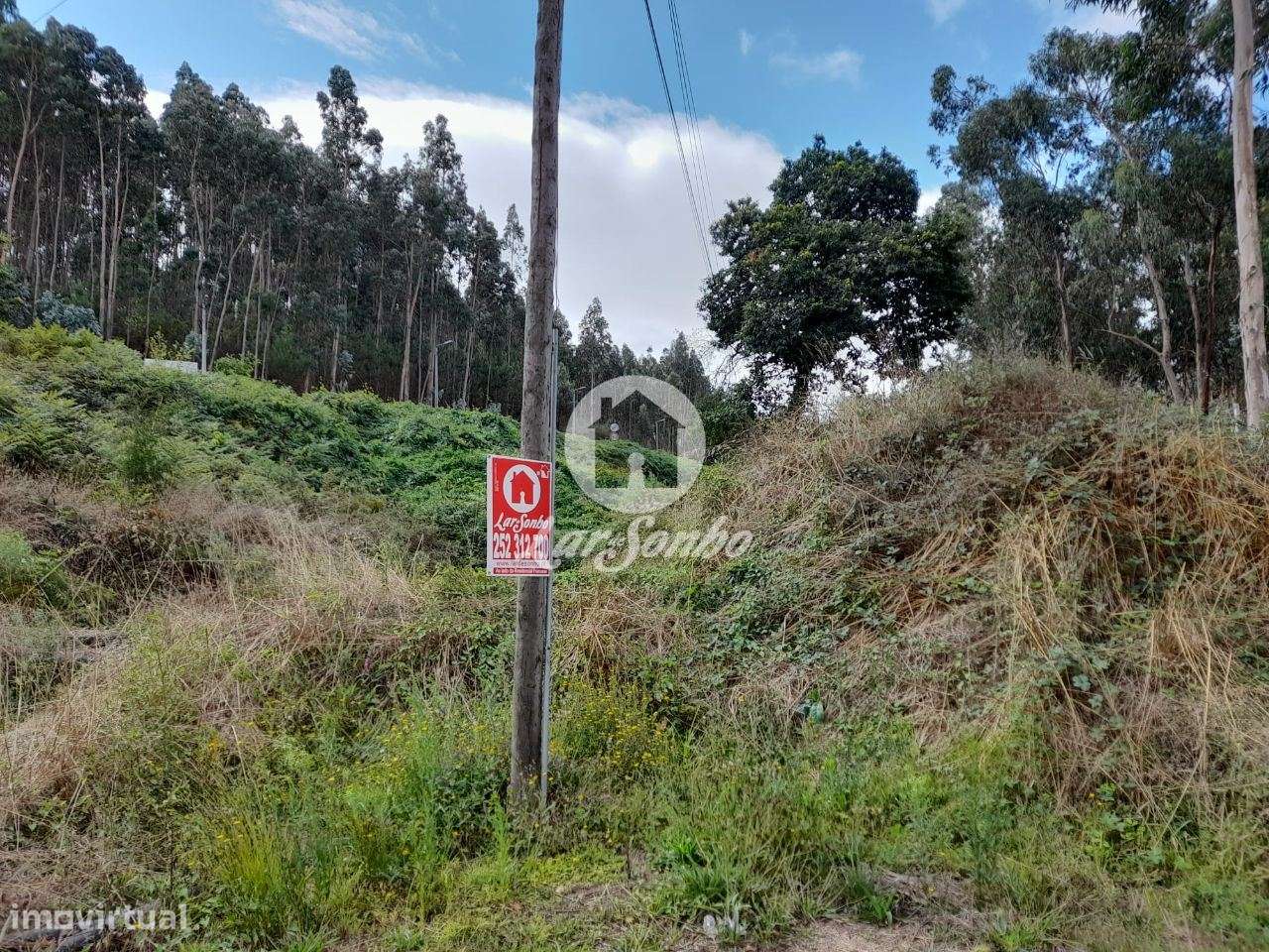 Terreno urbano com 2400 m2 em Arnoso Sta. Eulalia - Grande imagem: 2/3