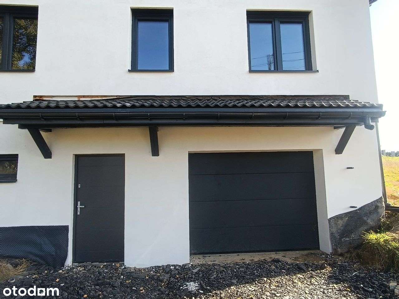 NIŻSZA CENA! Nowy dom wolnostojący,garaż,duża piwnica,poddasze-1