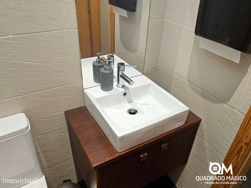 Loja à Venda em Ramalde com Localização Estratégica junto ao Hospit...-17