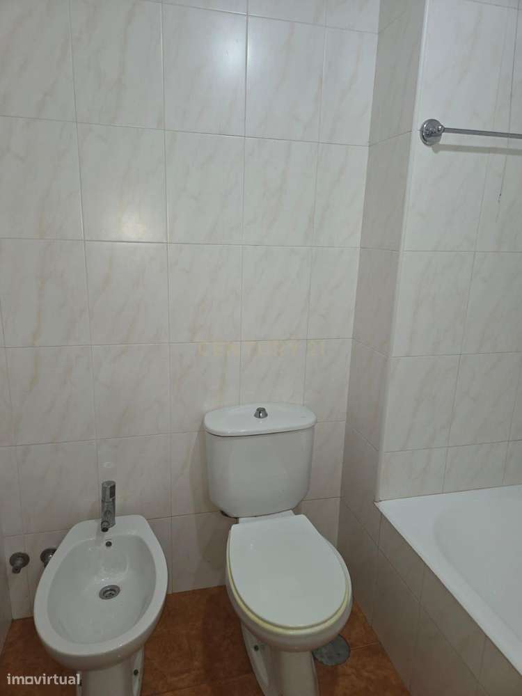 T2 com Grande Potencial na Póvoa de Varzim e Excelente Preço-20