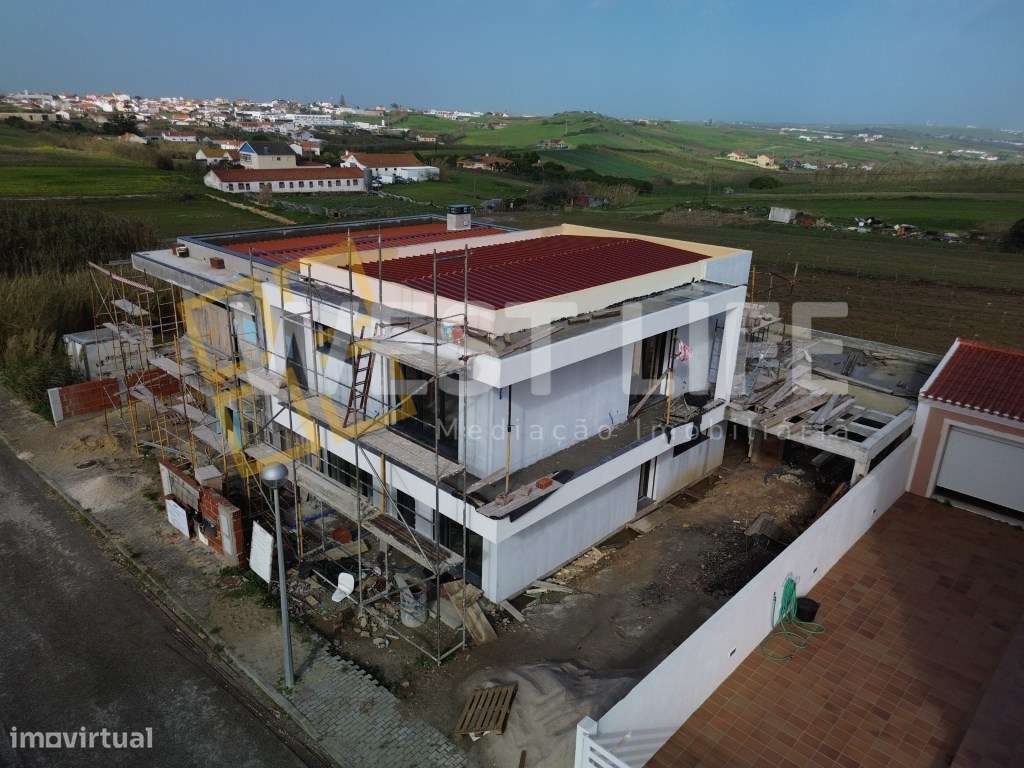 Moradia T3 com três magnificas suítes - NOVA - Grande imagem: 3/21