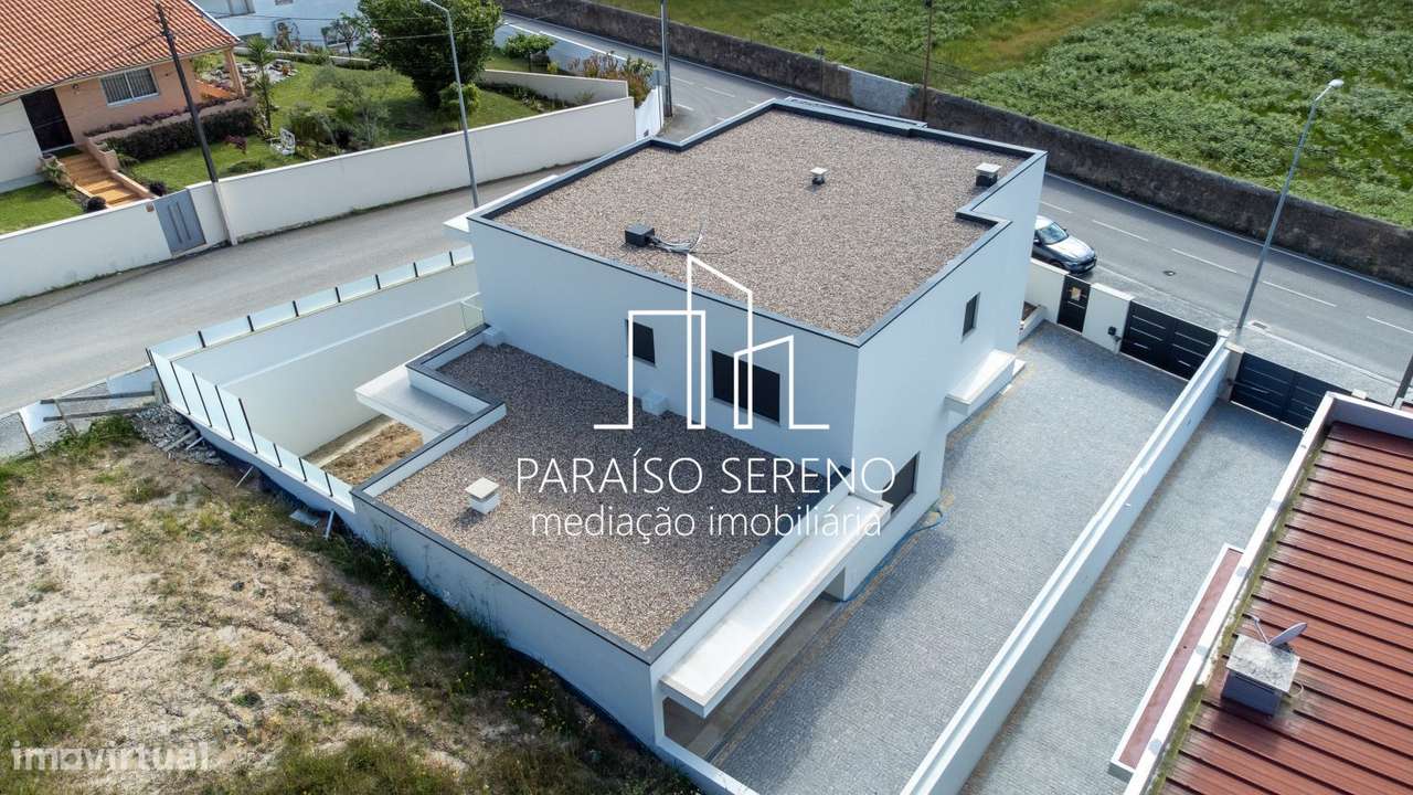 Moradia T4 junto ao centro de Stª Maria da Feira - Grande imagem: 4/35