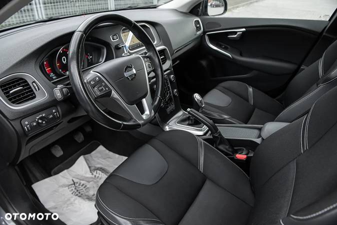 Volvo V40 - 24