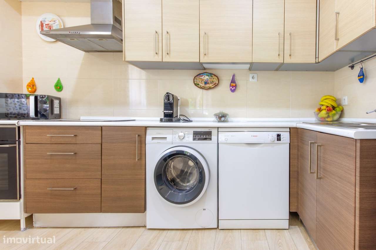 Moradia T2 com Garagem para 4 Viaturas e Vinha Certificada | Palhota-24