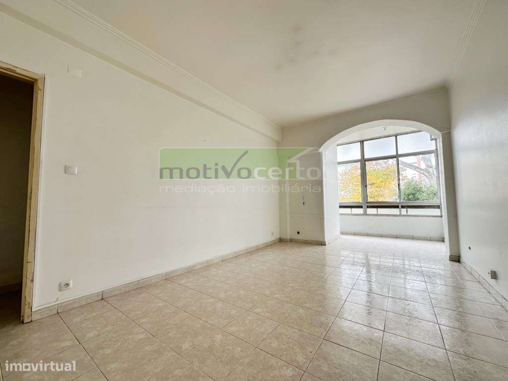 Apartamento T2 em remodelação total, na Figueirinha, Oeiras-2