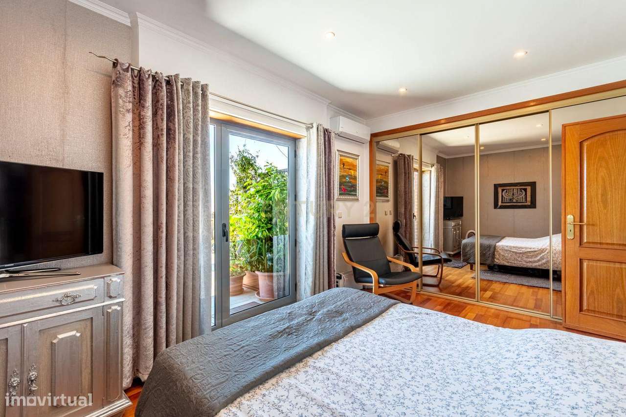 Apartamento Único T2 de 82m2 com Terraço de 75m2 em Porto Salvo-13