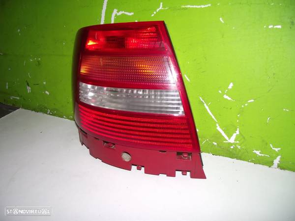 Farolim Trás Esquerdo Audi A4 - 1999 / 2000 - FR1400 - 3