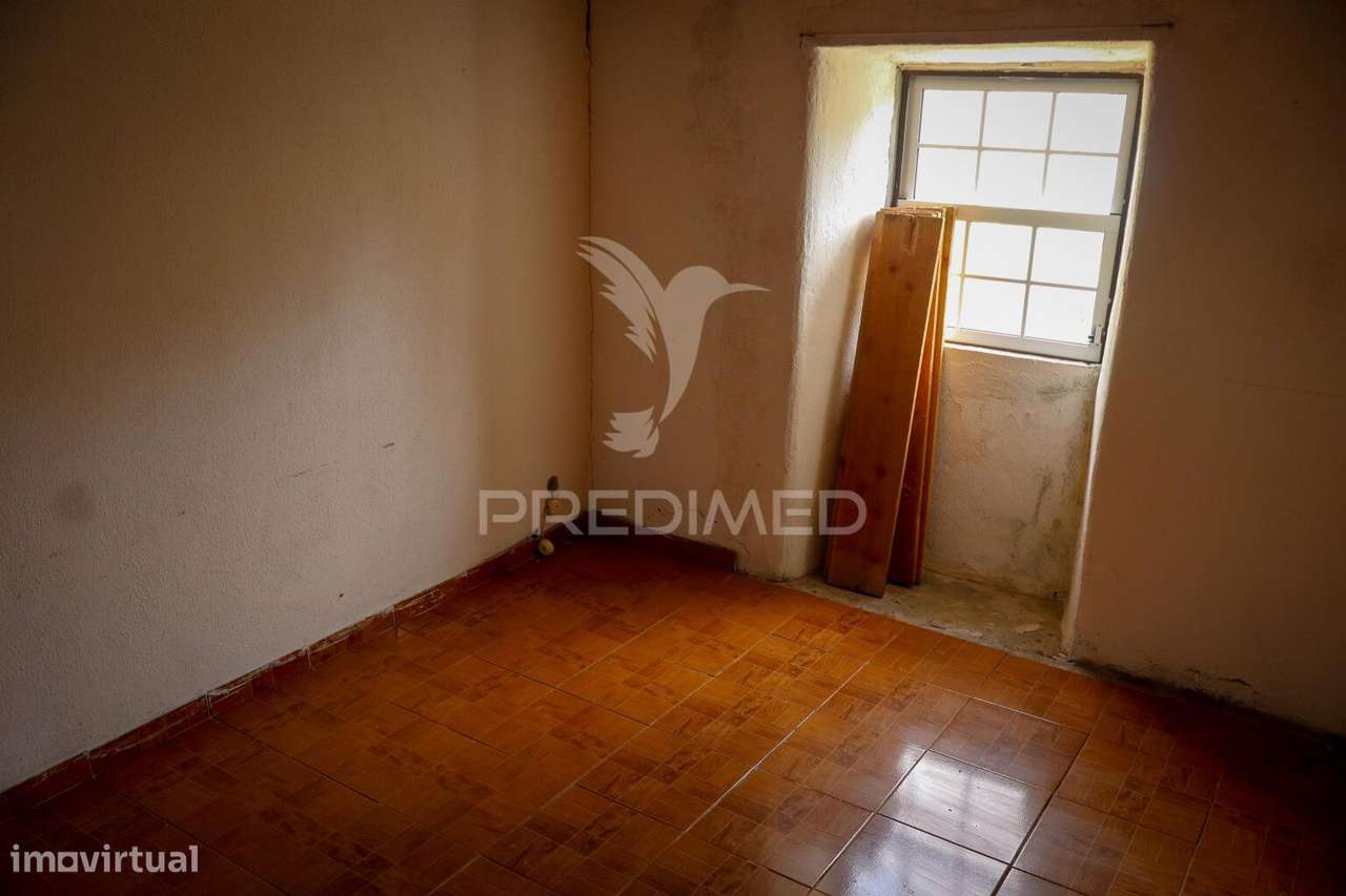 Moradia de Dois Pisos com Terreno – Freguesia de Rosais - Grande imagem: 5/26