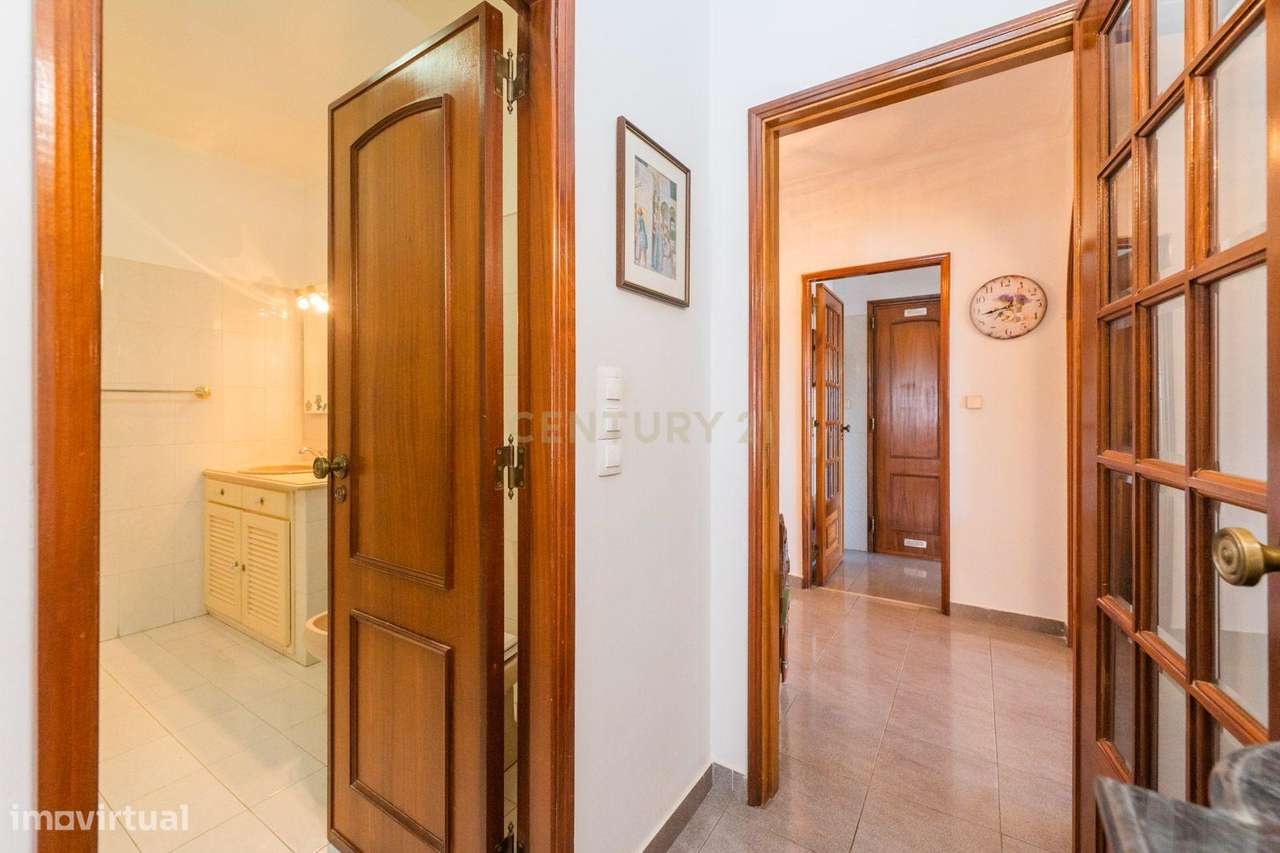 Excelente T4 c/Box | São Domingos de Rana-18