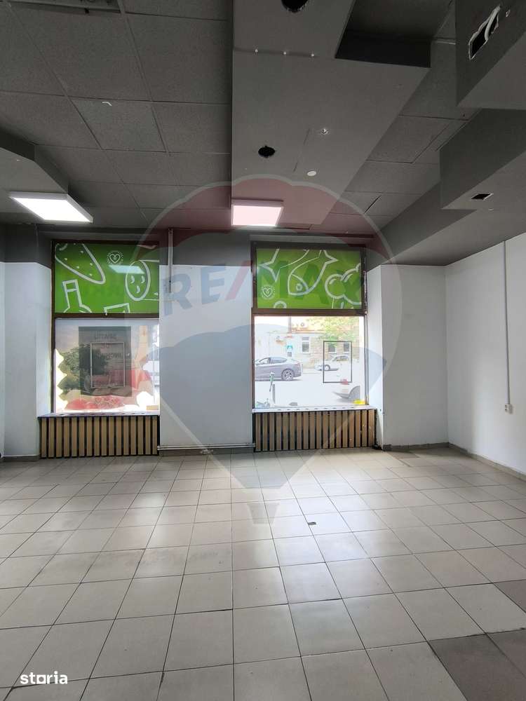 Spațiu comercial de vanzare - Imagine principală: 4/8