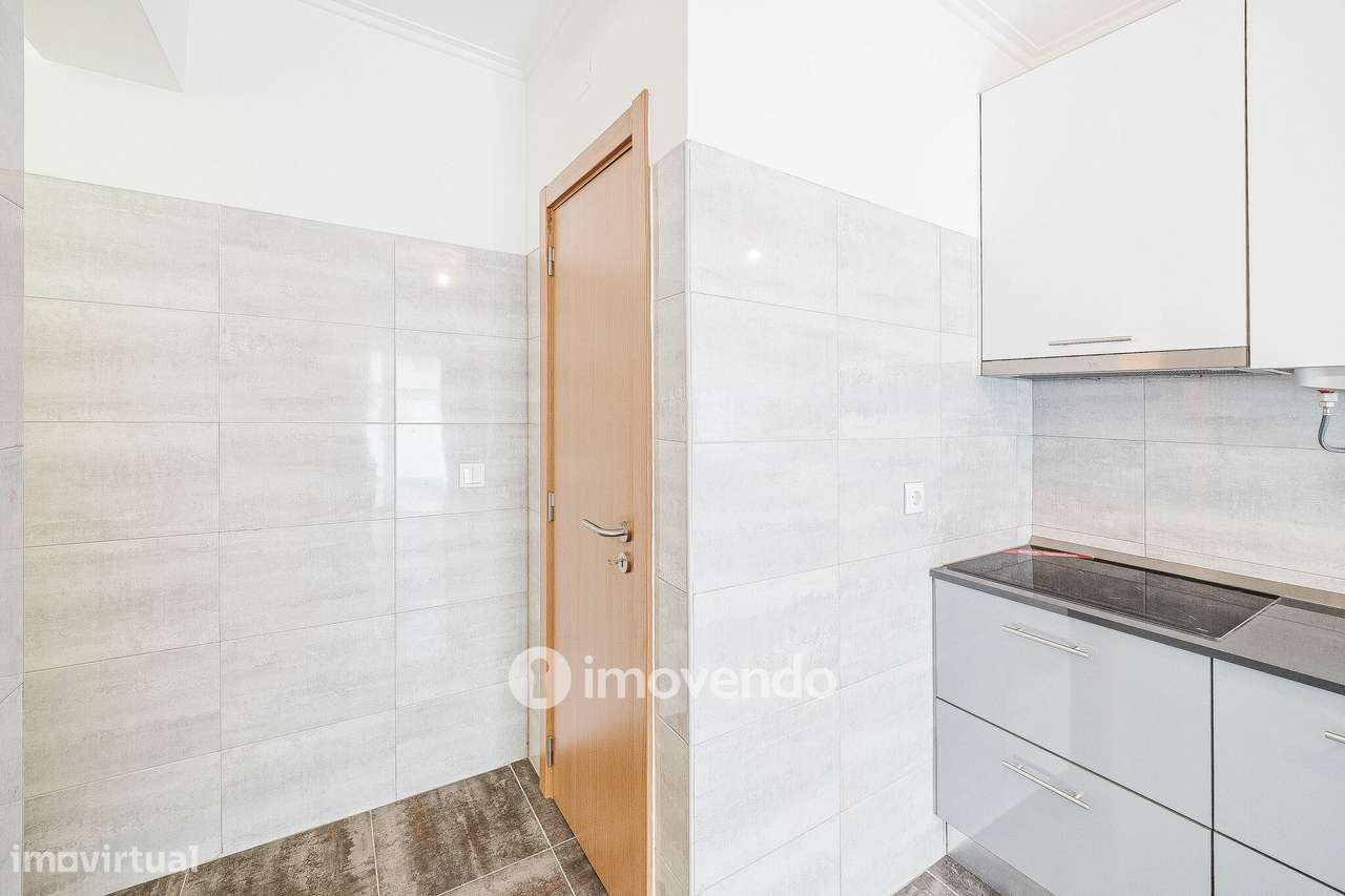 Apartamento T3, com terraço e arrecadação, em Mem Martins-15