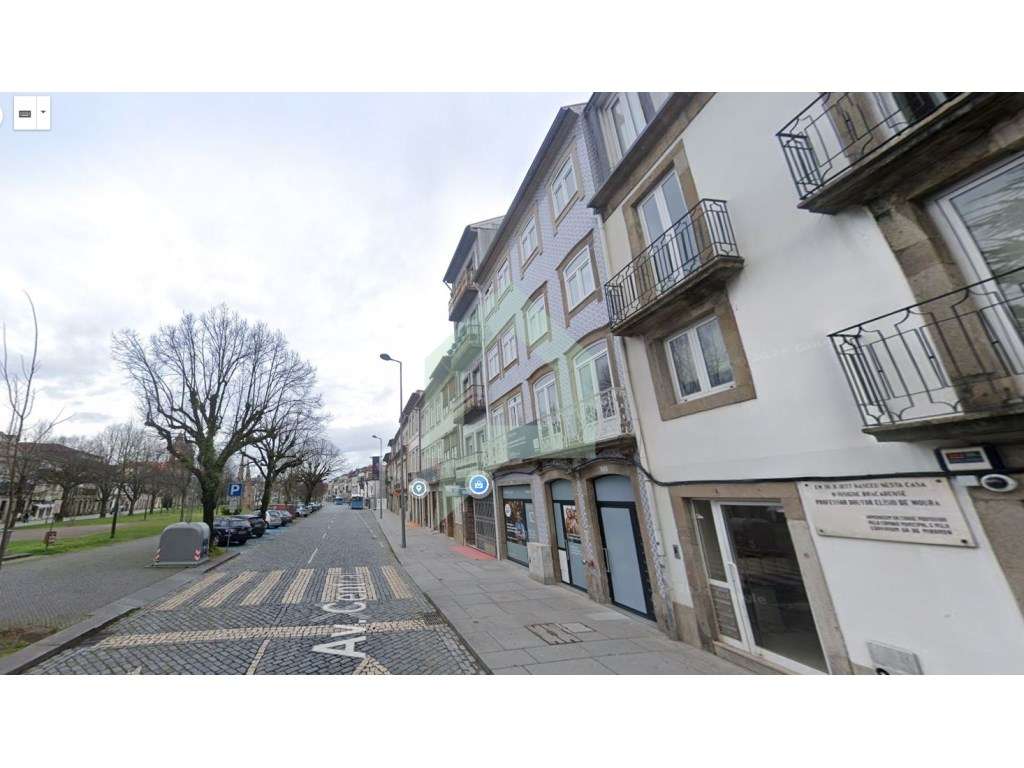 Loja na Avenida Central, em Braga. - Grande imagem: 2/5