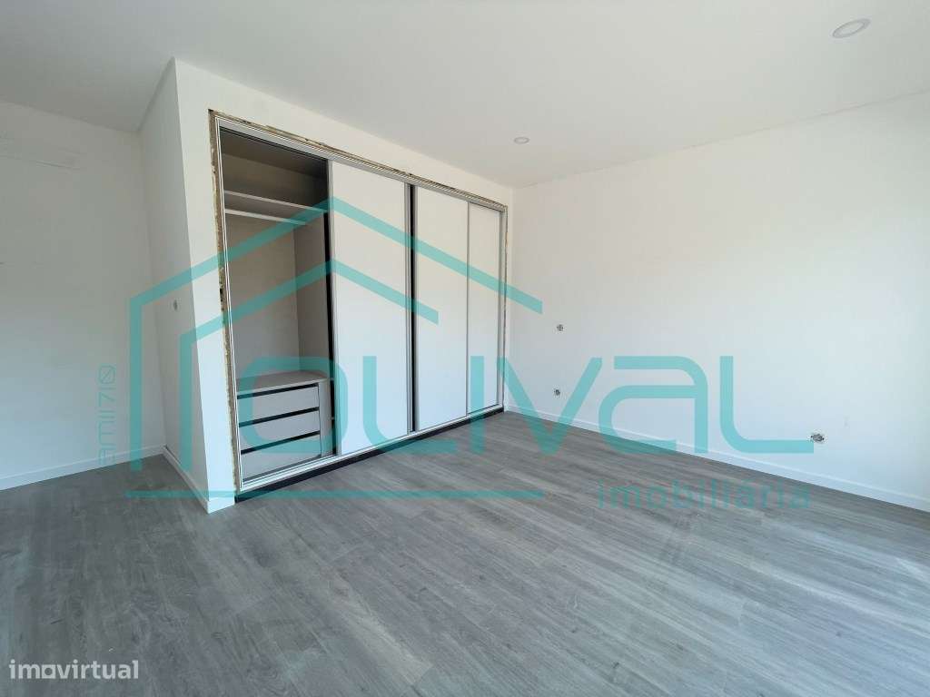 Moradia Isolada Tipologia T4 com Garagem-9