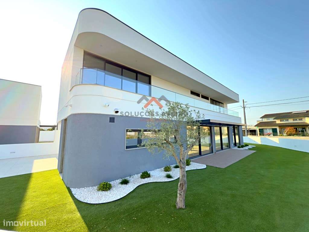 Moradia T3 Isolada e Pronta Habitar - Grande imagem: 2/31