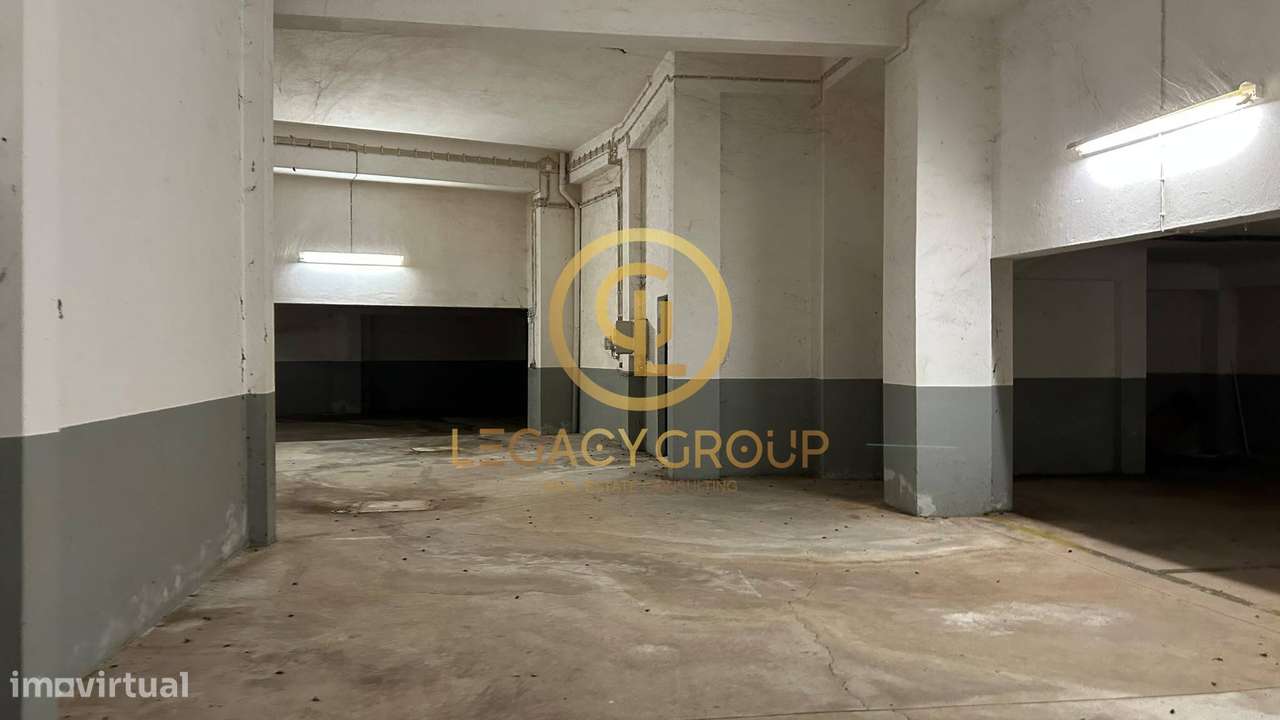 Parqueamento com 787m² situado no centro de Carvoeiro -  Lagoa-25