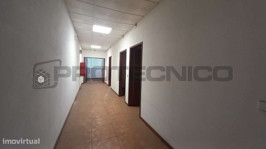 Armazém, 2 400 m², Oiã-15