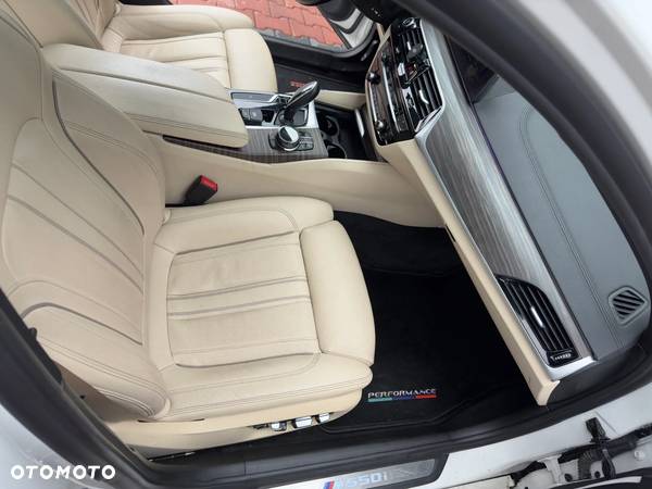 BMW Seria 5 M550i xDrive - 20