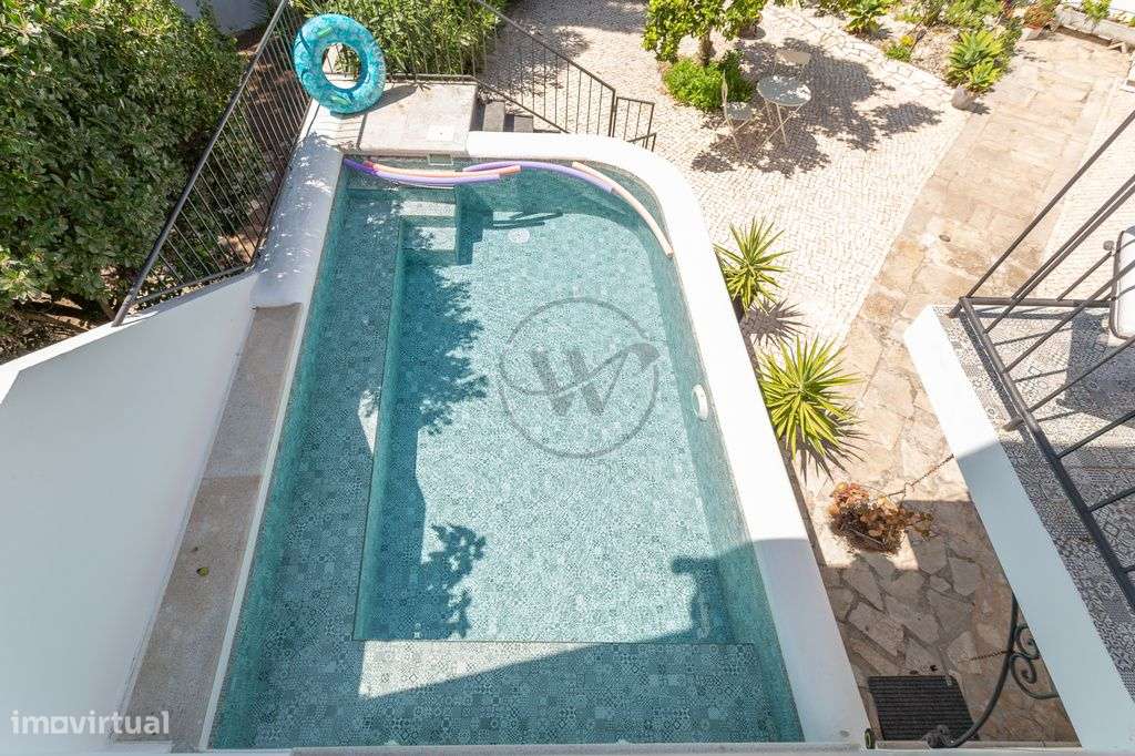 Moradia T5 com jardim e piscina no coração histórico de Azeitão-34