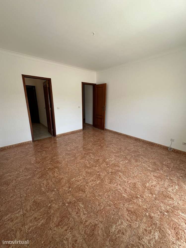 Apartamento T3 com Parqueamento Centro de Benavente-9