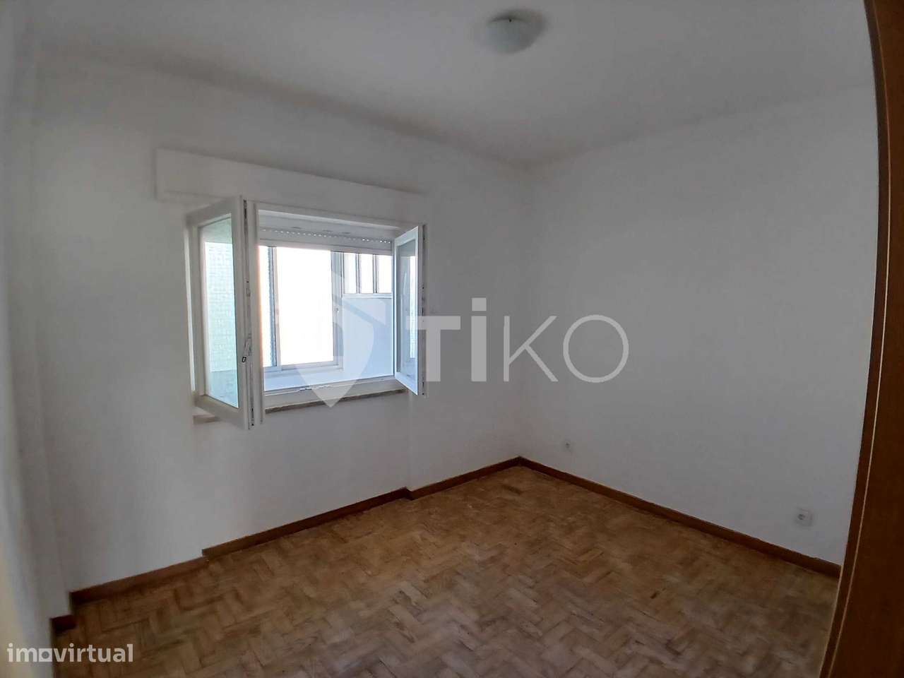 Apartamento T3 em Renovação com Excelentes Áreas em Setúbal-7