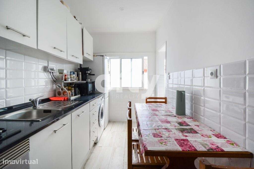T1+1 Totalmente Remodelado com Varanda e Marquise | Pronto a Habitar |-8