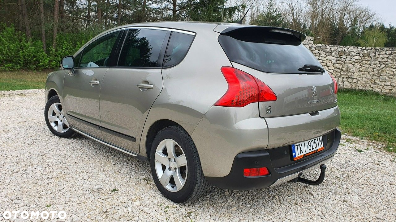 Peugeot 3008 Hybrid4 - 5