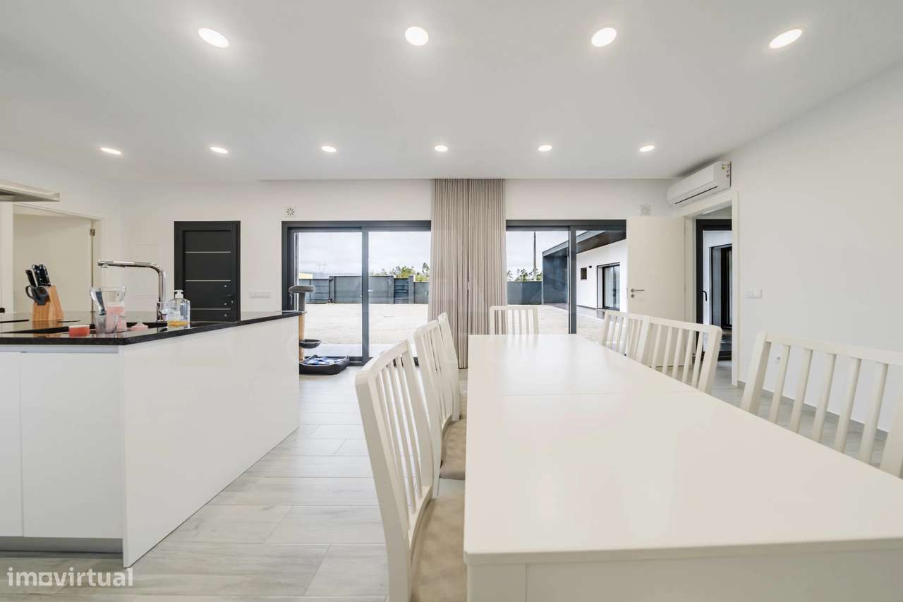 Moradia T3 Térrea Moderna em terreno c/ 2.610m2 - Grande imagem: 2/42