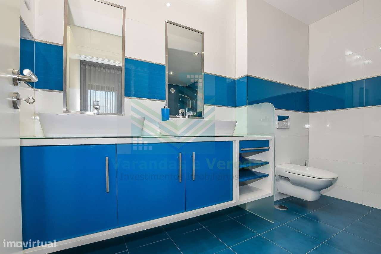 Moradia de luxo T5 com piscina e anexo-32