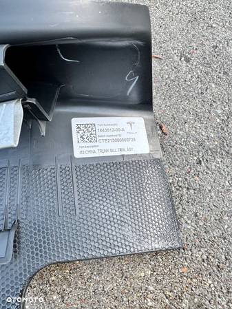 Osłona na tylny pas nakładka plastik Tesla Model 3 LIFT 2022r 1643512-00-A - 2