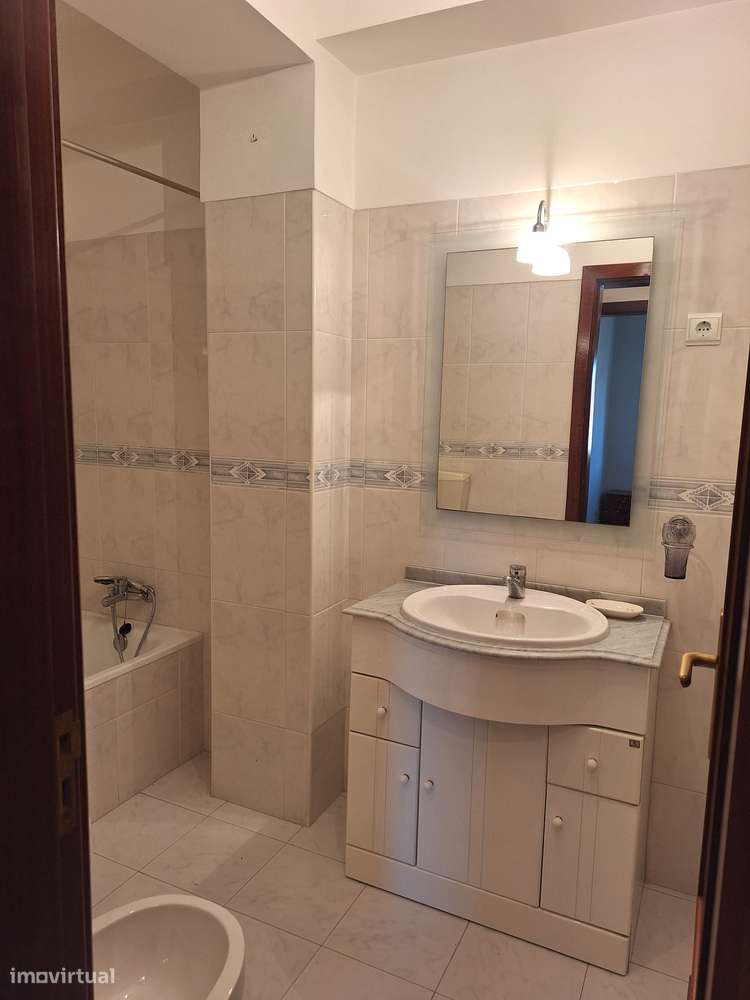 T4 com Estúdio em Bonito Prédio-13