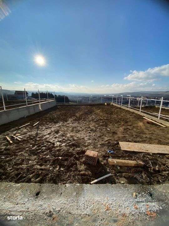 Apartament cu gradina de 156 mp, priveliste, zona linistita din Apahid - Imagine principală: 1/4