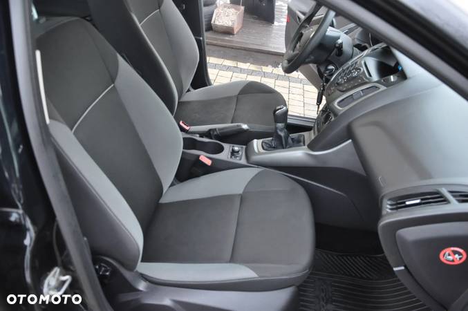 Ford Focus 1.6 16V Ambiente - 8