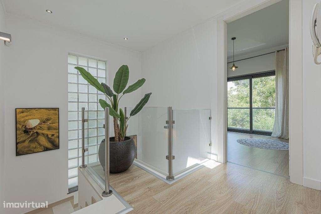 Moradia V4 em Santo António da Charneca, Barreiro  Conforto, Espaço...-11