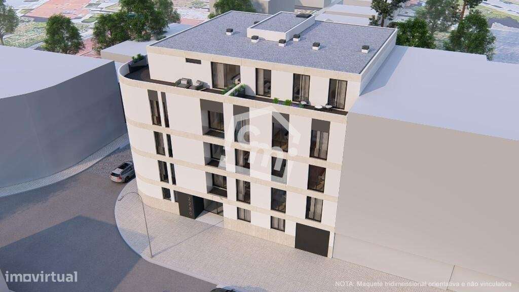 T2 Novo junto à principal estação de metro da Senhora da Hora com vara-11