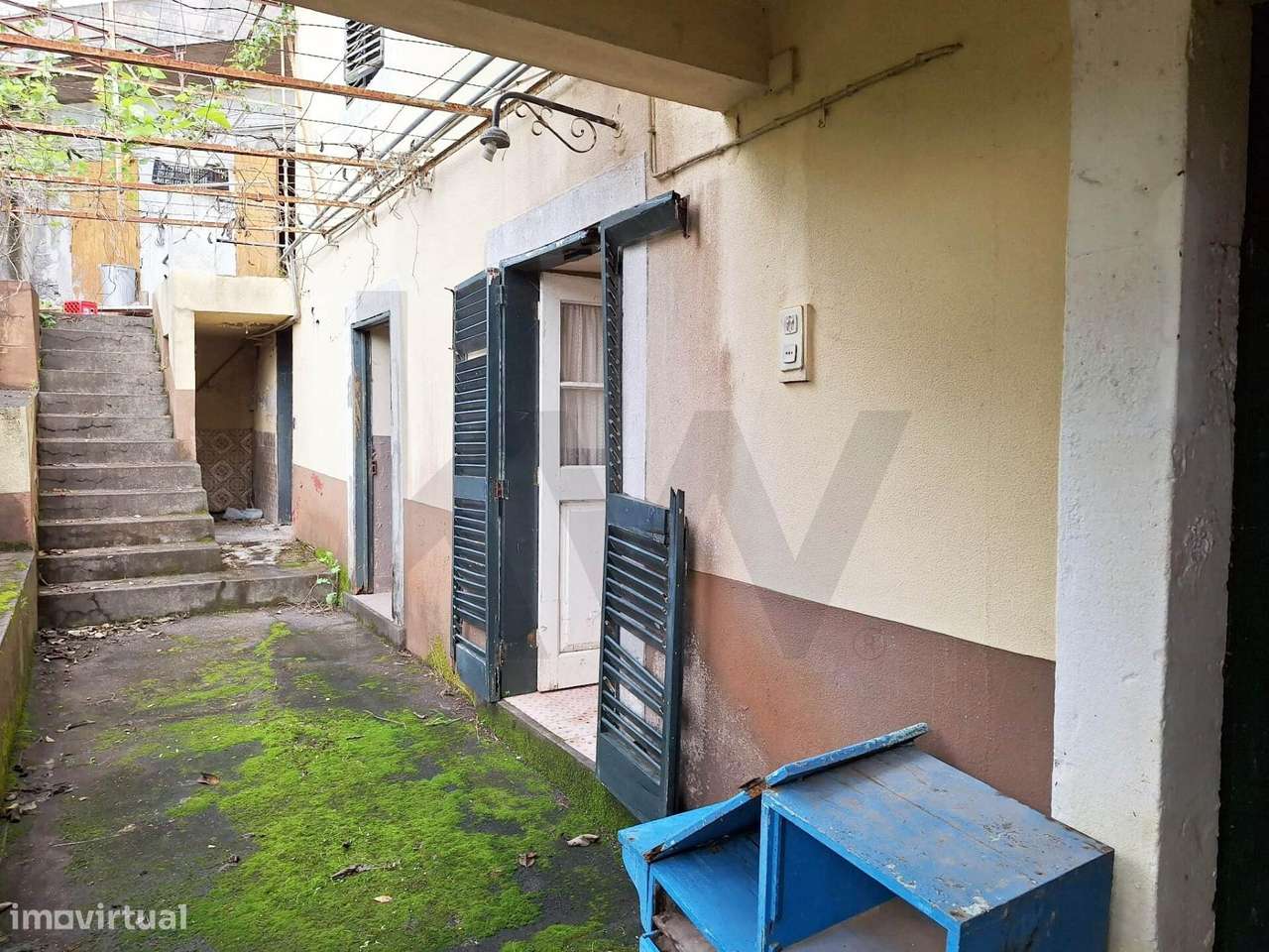 MORADIA PARA RECUPERAR-T4 NO ARCO DA CALHETA, CALHETA. - Grande imagem: 5/32