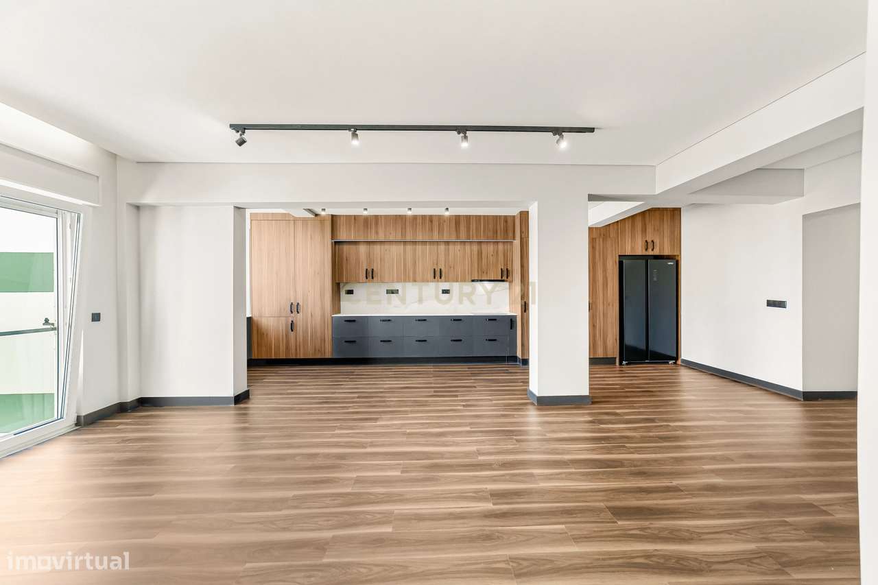 Espaçoso Apartamento T3 Totalmente Renovado em prédio com elevador no-5