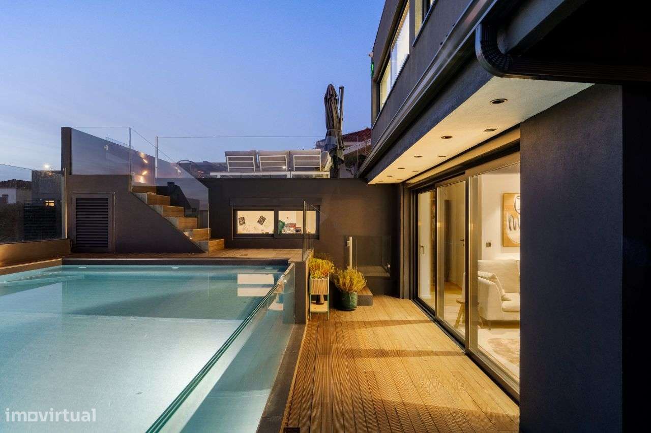 Moradia V3+1 totalmente renovada com vista mar-1