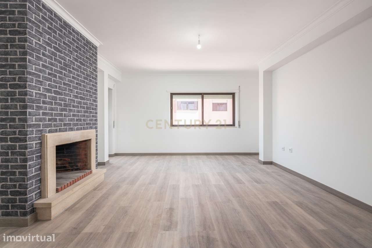 Apartamento T2 remodelado, com lugar de garagem em Amora, Seixal - Opo - Grande imagem: 4/14