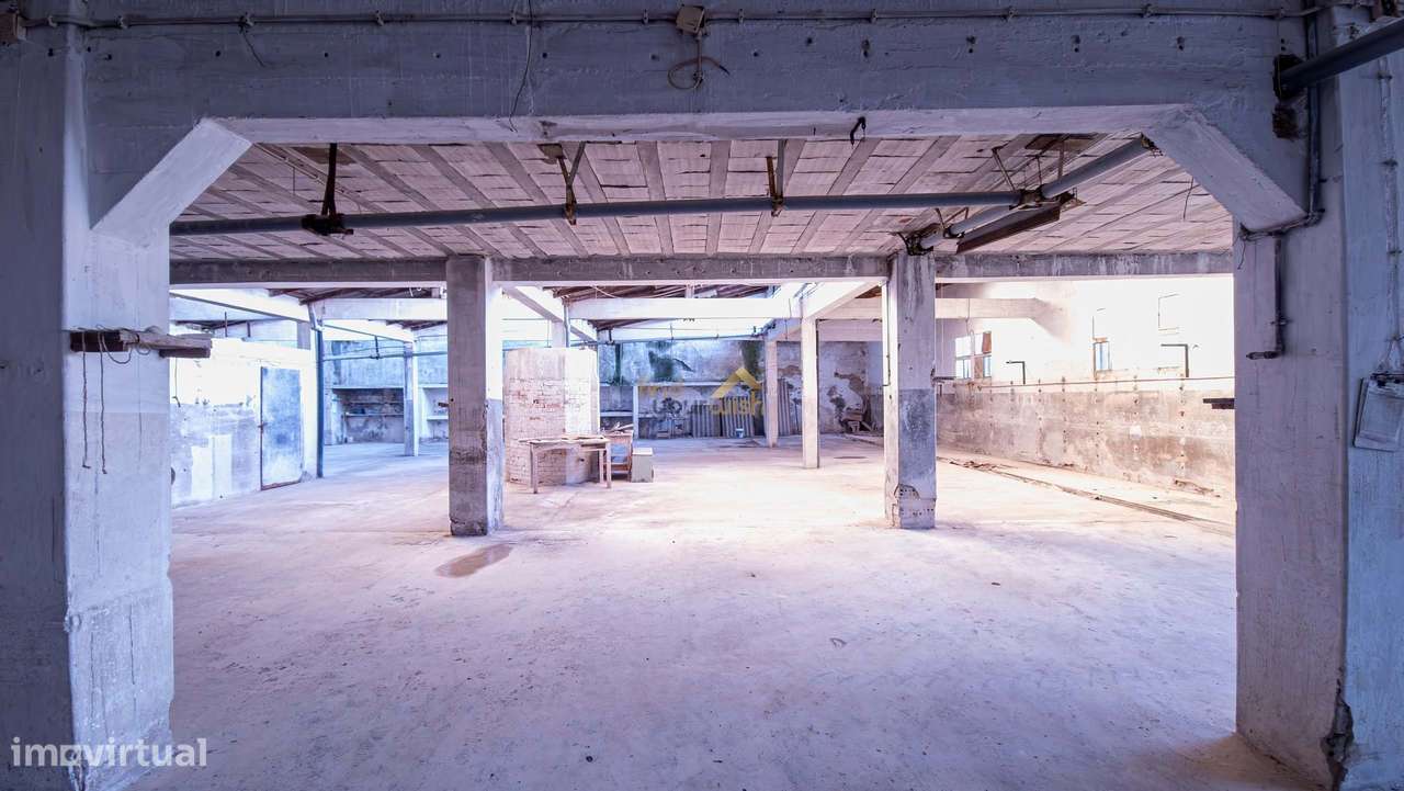 Armazém de cerâmica localizada no centro de Vestiaria.-27
