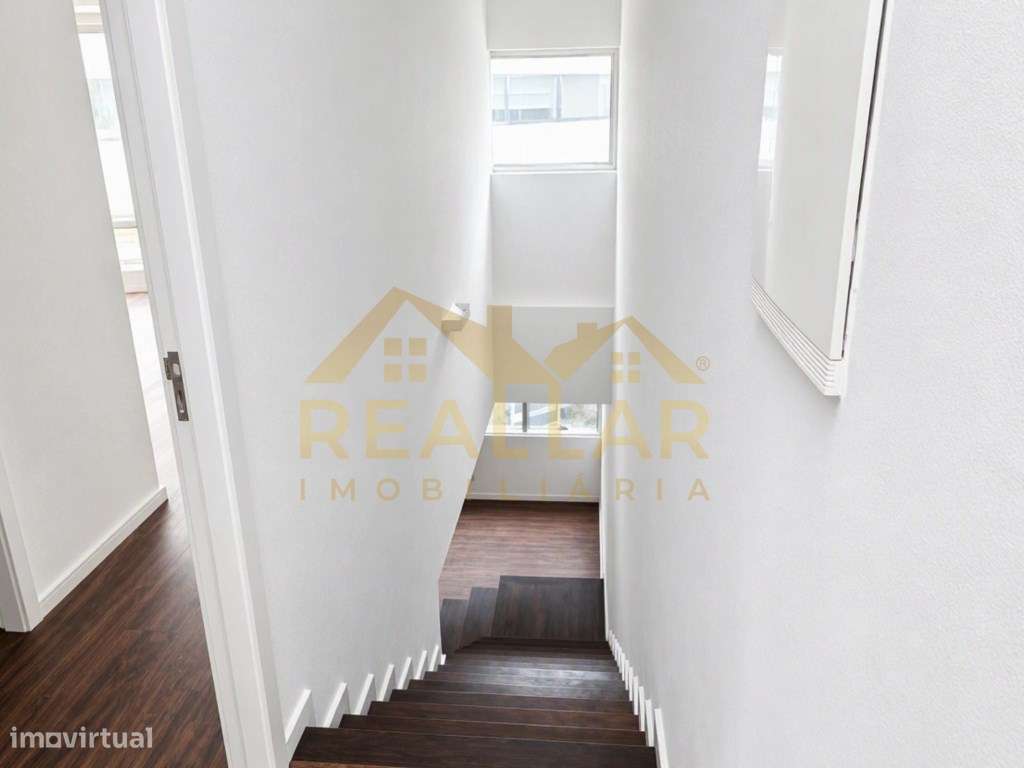 Apartamento T3 Renovado em Lordelo do Ouro - Porto-19