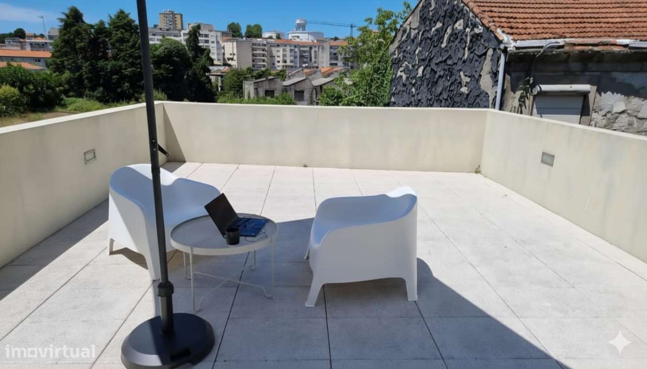 T1 Renovado com Terraço, Jardim de Inverno e Garagem-10