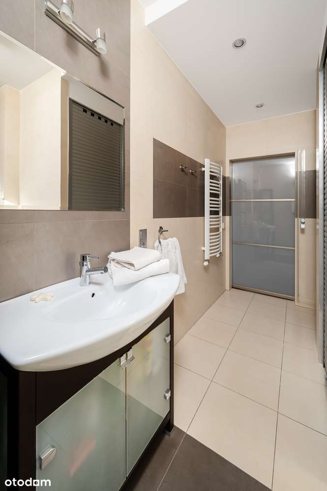 Apartament dla tych, którzy cenią dużo przestrzeni i światła-15