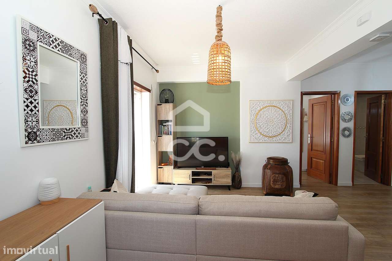 Apartamento T2 com terraço, vista mar e lugar de garagem em Armação de-8