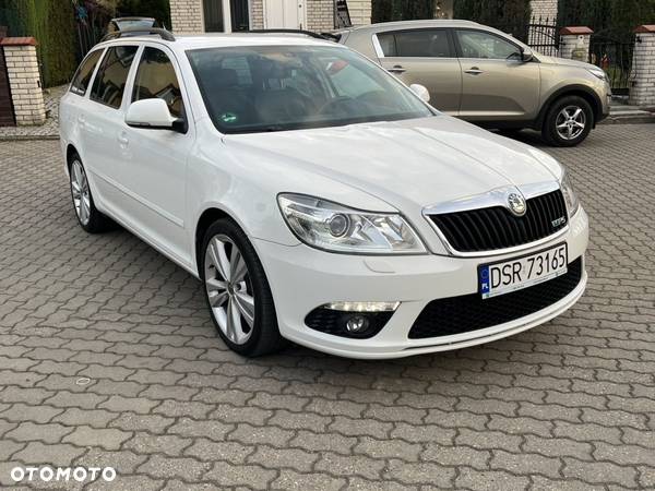 Skoda Octavia Combi 2.0 TDI DPF RS - 5