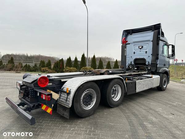 Mercedes-Benz Actros - 3