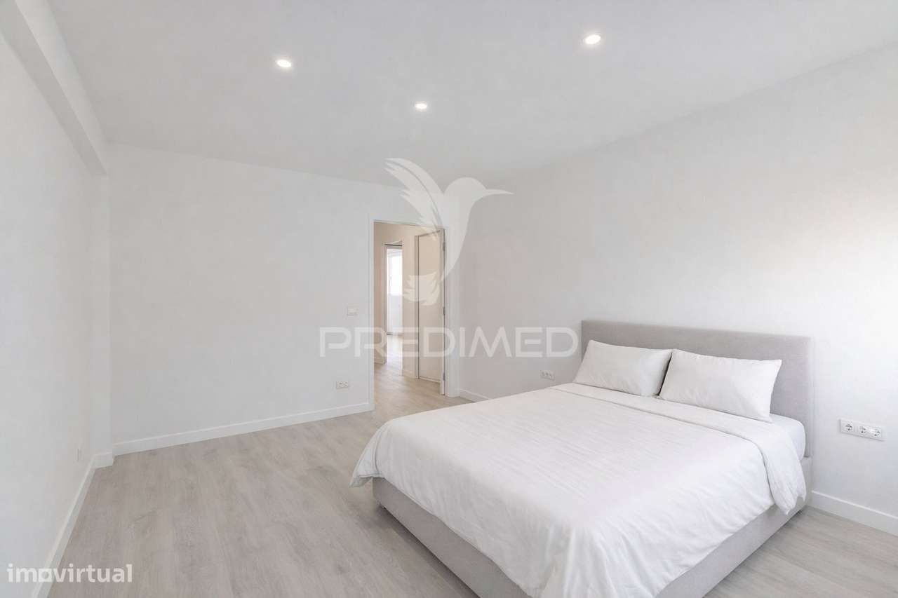Apartamento T2 Totalmente Remodelado no Carregado - Grande imagem: 4/21