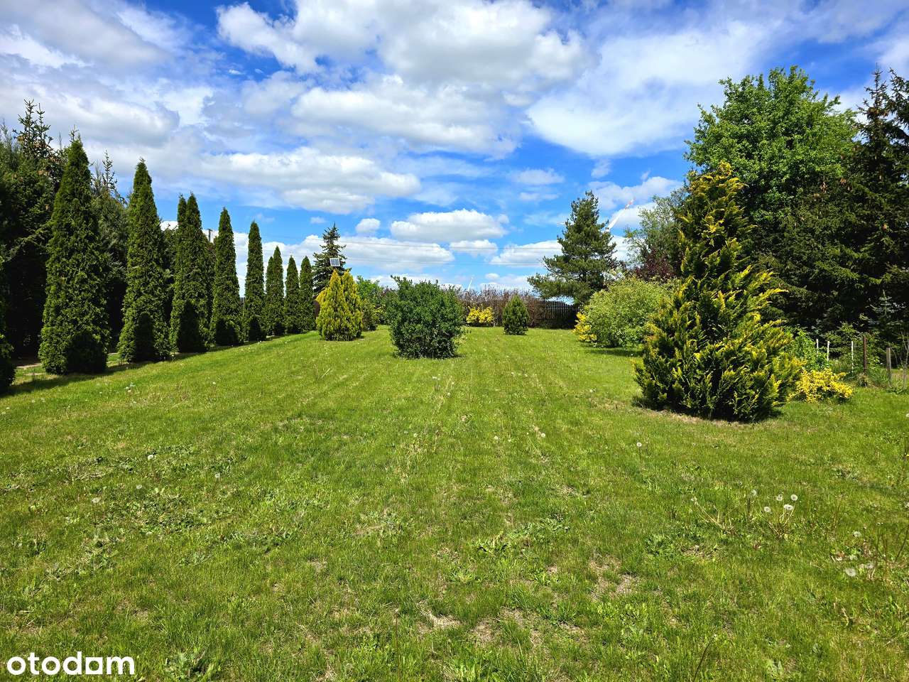 Klimatyczny dom na malowniczo zagospodarowanej działce | staw | las-8