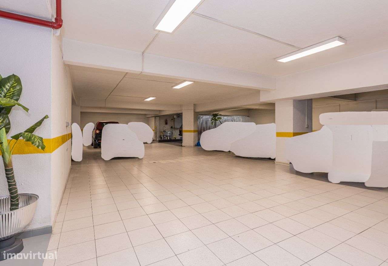 Garagem / Estacionamento para venda na Av. João XXI - Grande imagem: 3/14