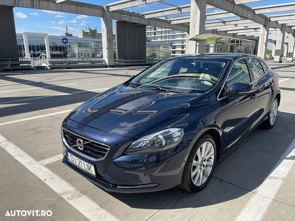 Volvo V40 D2 Momentum - 1